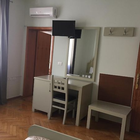 Hotel De Paris Тирана Екстер'єр фото