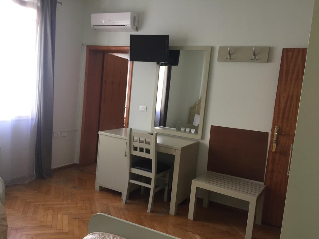 Hotel De Paris Тирана Екстер'єр фото