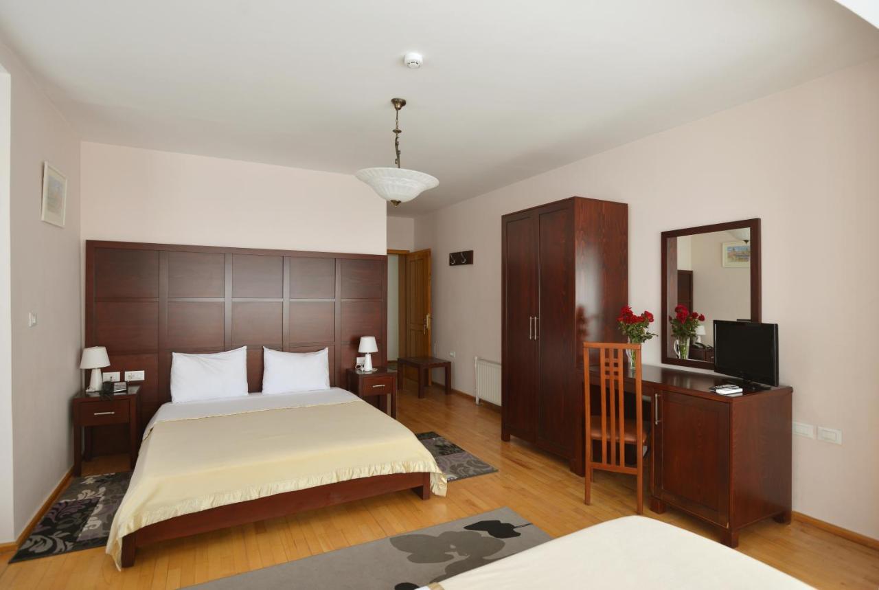 Hotel De Paris Тирана Екстер'єр фото