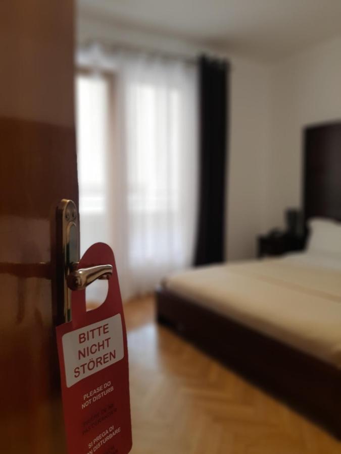 Hotel De Paris Тирана Екстер'єр фото